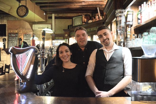 Sandra, Fabien et Julien, la nouvelle équipe de l’irish pub O’Brian’s à Bourges. © Christelle MARILLEAU